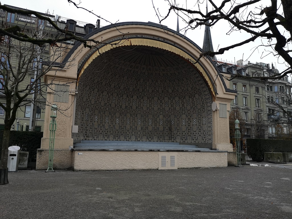 Pavillon sur le quai de Lucerne